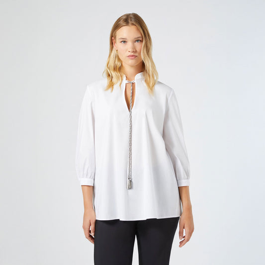 Persona camicia bianca CACAO