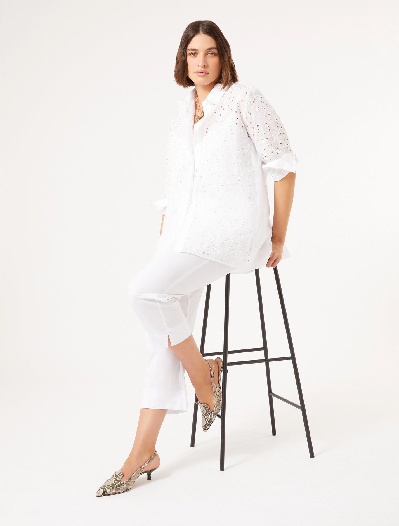 Persona camicia bianco olona