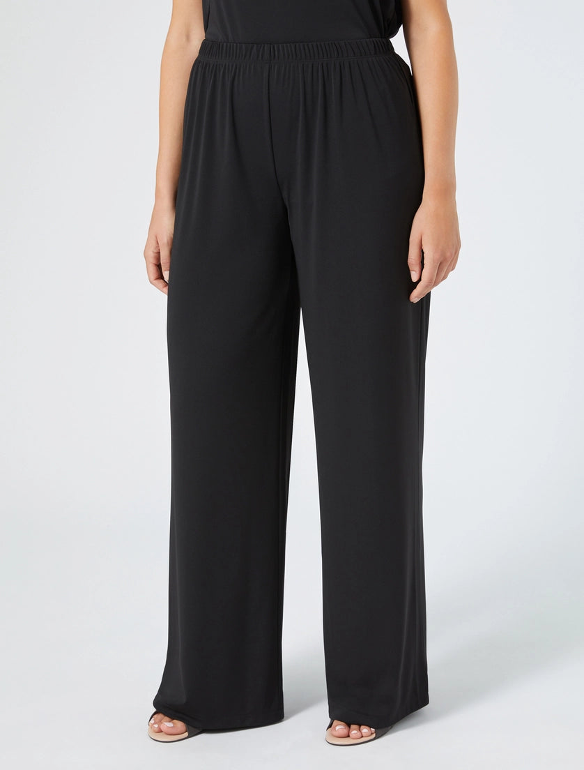 Persona pantalone nero unno
