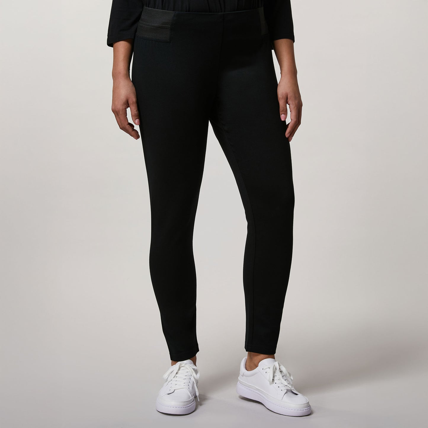 OFELIA Black Person Pants