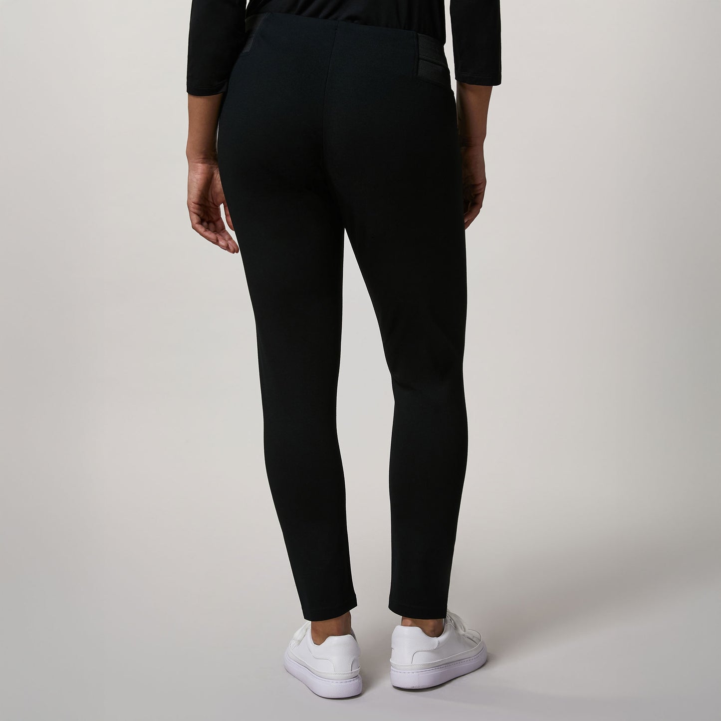 OFELIA Black Person Pants
